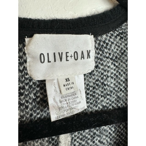 Gently worn Olive & Oak Basecamp Black & Ivory Print Poncho - Picture 5 of 7